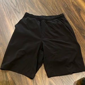 LULULEMON MENS PACEBREAKER 9INCH, SMALL, WITH LINER IN BLACK. AMAZING CONDITION.